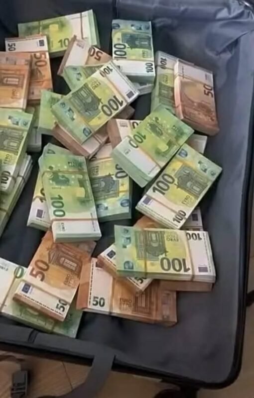 convincing fake currency